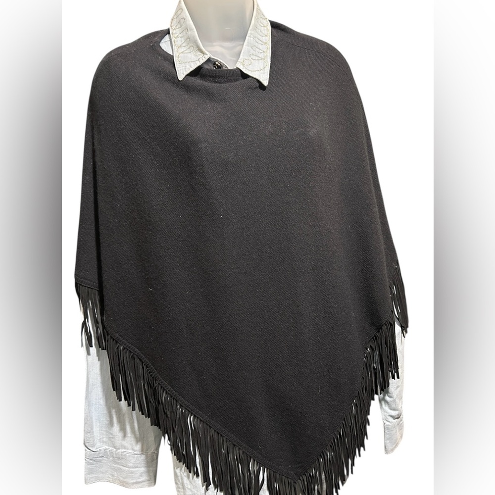 Beryll Cashmere Black Fringe Poncho